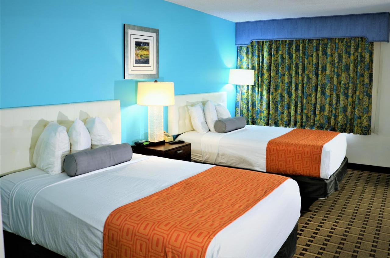 Howard Johnson By Wyndham Lake Front Park Motel 2*