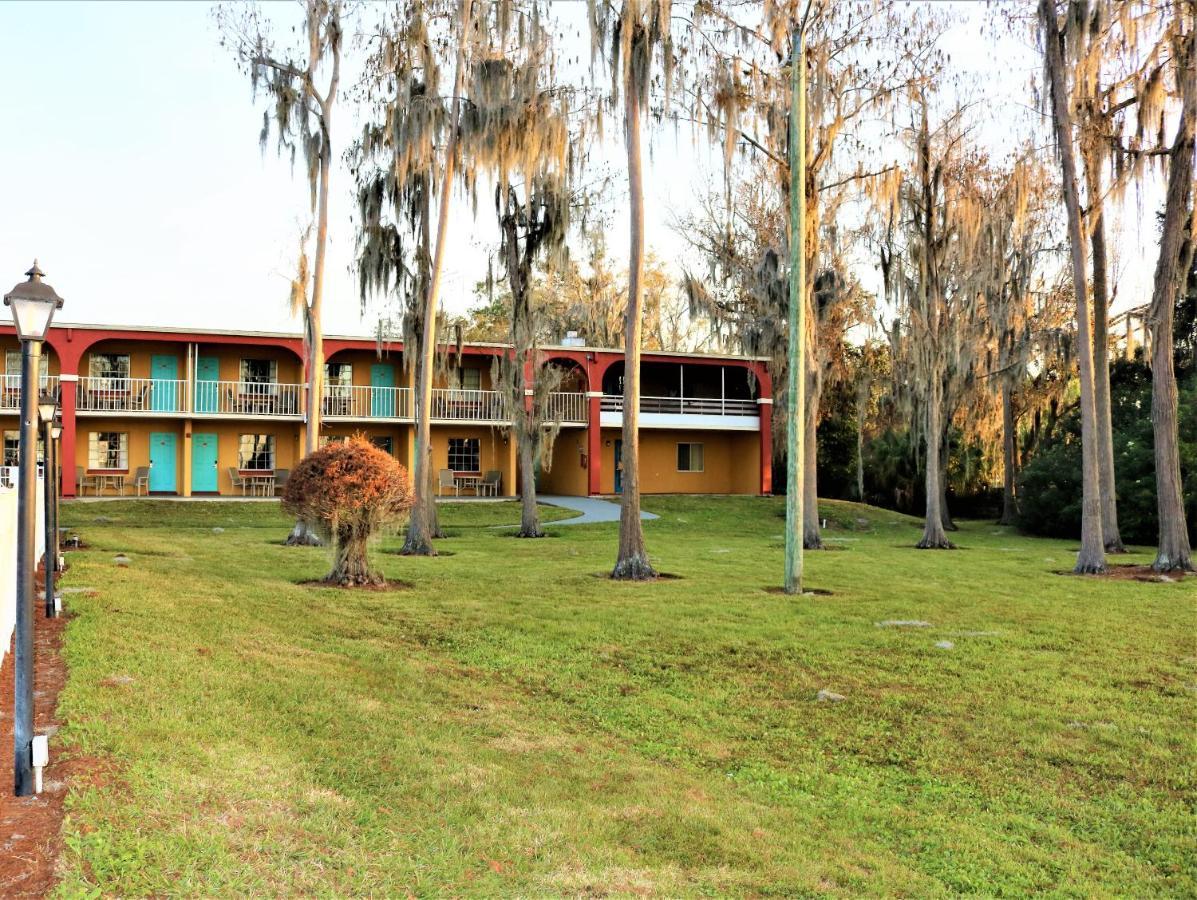 Motel Howard Johnson By Wyndham Lake Front Park