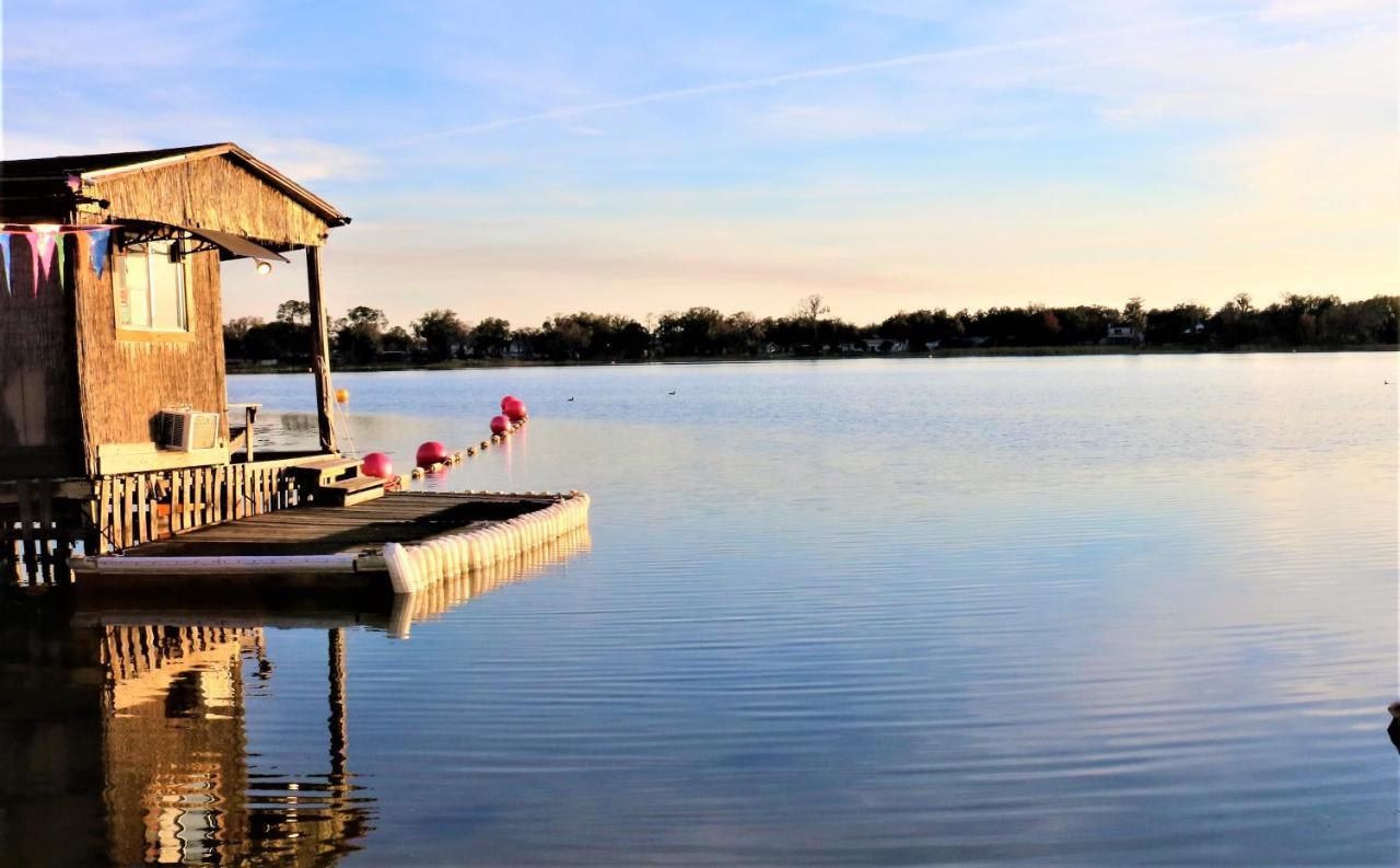 Howard Johnson By Wyndham Lake Front Park