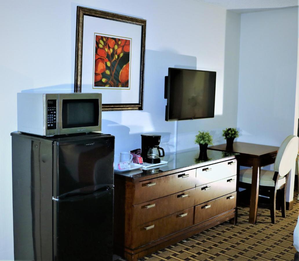 Motel Howard Johnson By Wyndham Lake Front Park