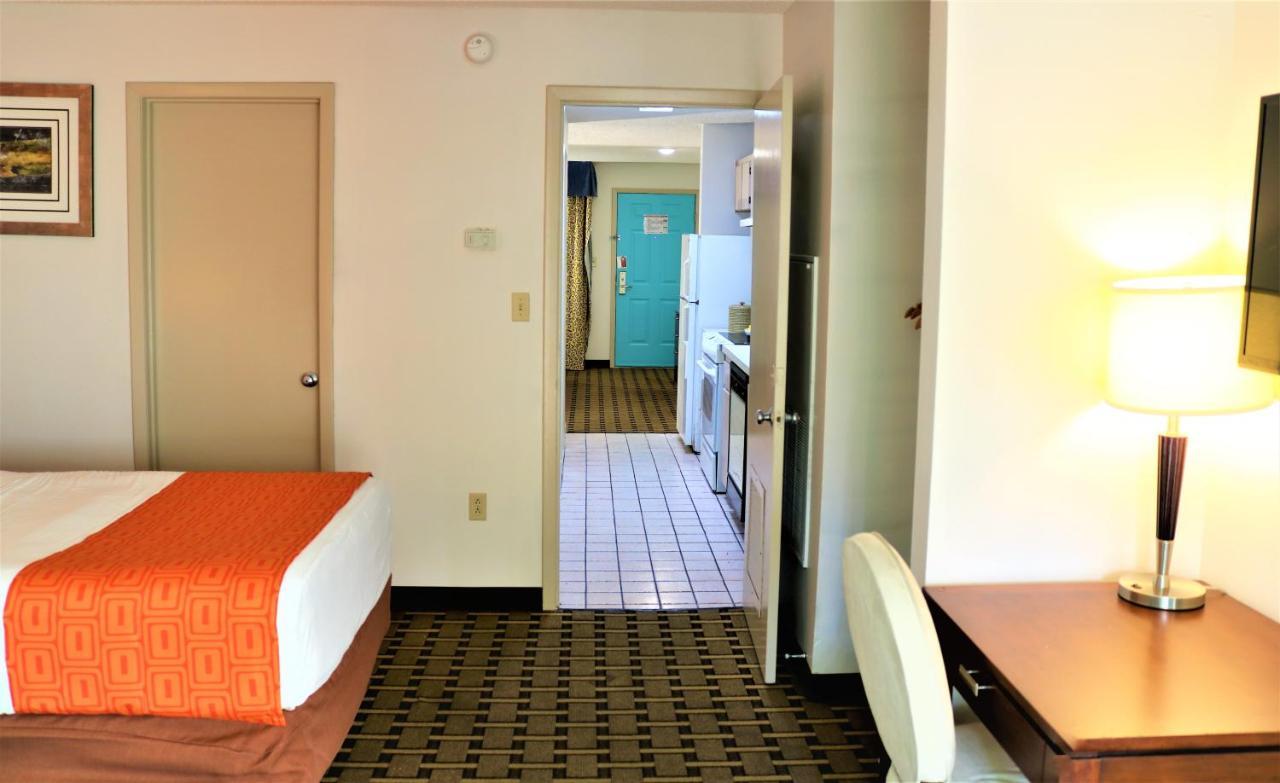 Howard Johnson By Wyndham Lake Front Park 2*