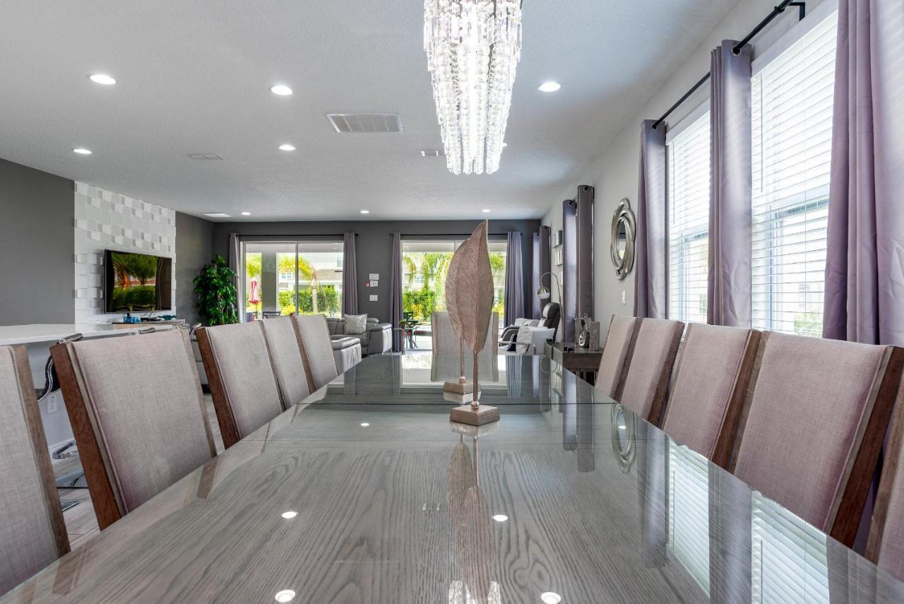 Holiday home Upscale Modern Getaway With Heated Pool/hot Tub, 9 Beds 8.5 Bath Sleeps 18+