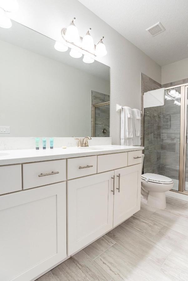 Holiday home Upscale Modern Getaway With Heated Pool/hot Tub, 9 Beds 8.5 Bath Sleeps 18+