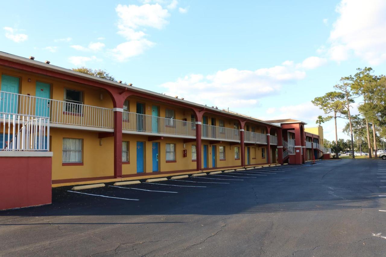 Howard Johnson By Wyndham Lake Front Park Motel Kissimmee