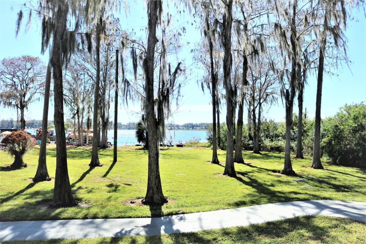 Howard Johnson By Wyndham Lake Front Park Kissimmee