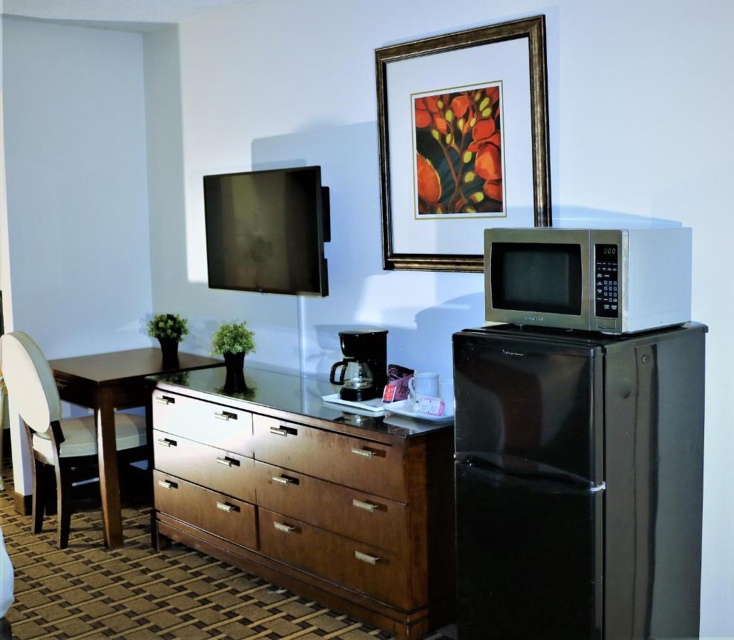 Motel Howard Johnson By Wyndham Lake Front Park 2*