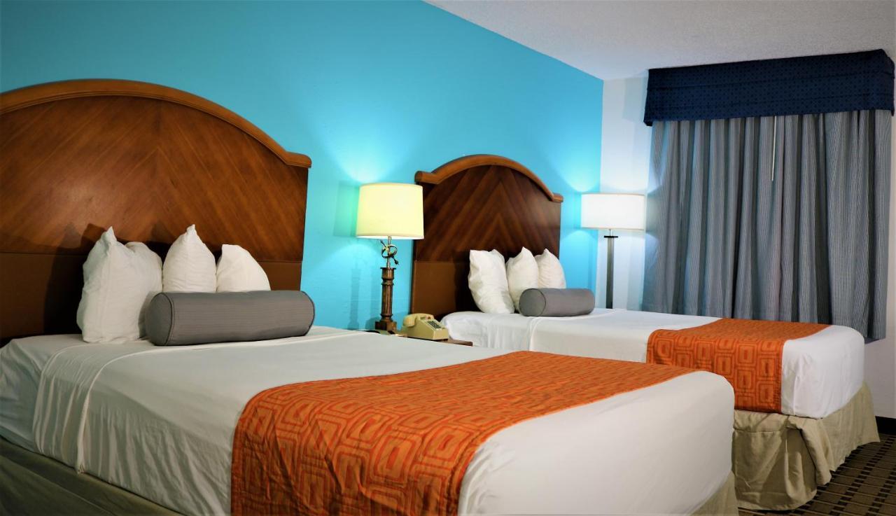 Howard Johnson By Wyndham Lake Front Park Motel