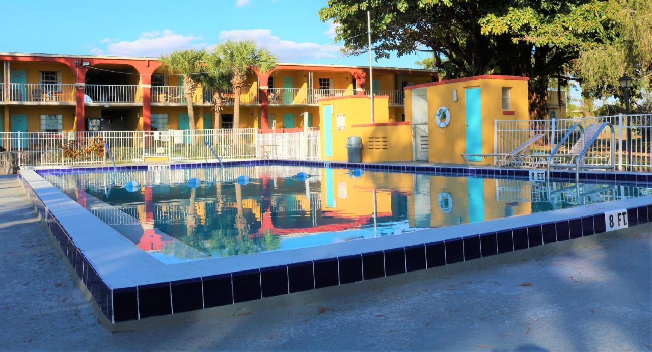 Howard Johnson By Wyndham Lake Front Park Kissimmee