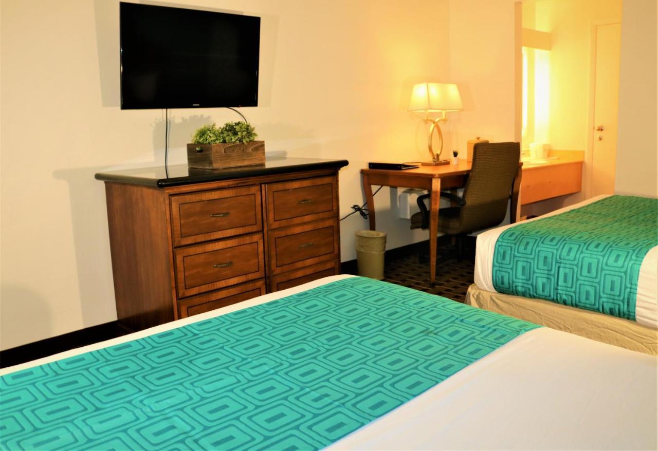 Howard Johnson By Wyndham Lake Front Park Kissimmee