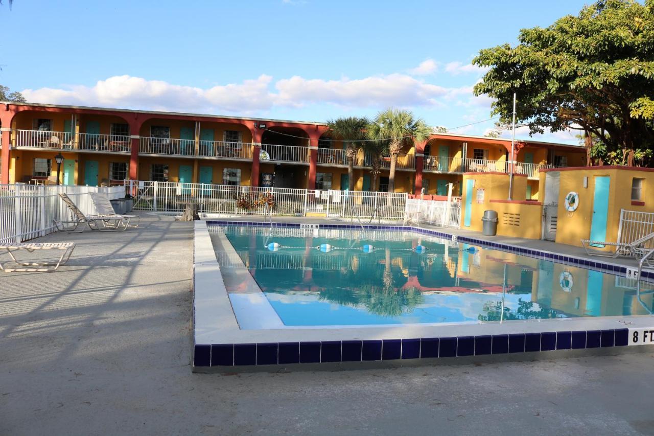 Motel Howard Johnson By Wyndham Lake Front Park