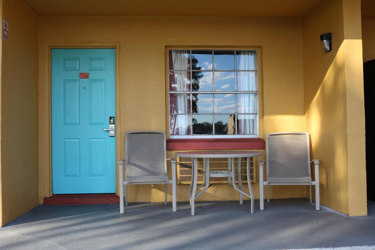 Howard Johnson By Wyndham Lake Front Park Kissimmee