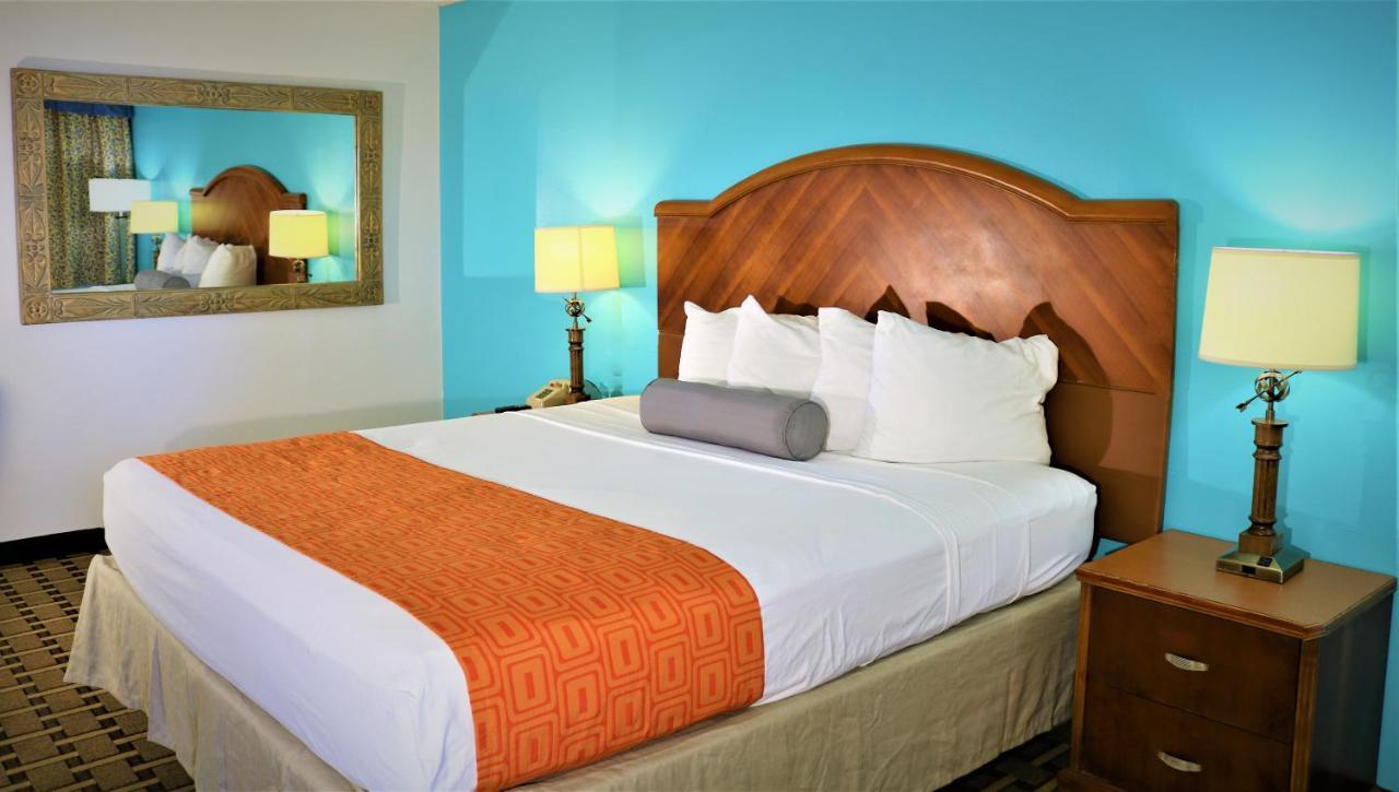 Howard Johnson By Wyndham Lake Front Park 2*