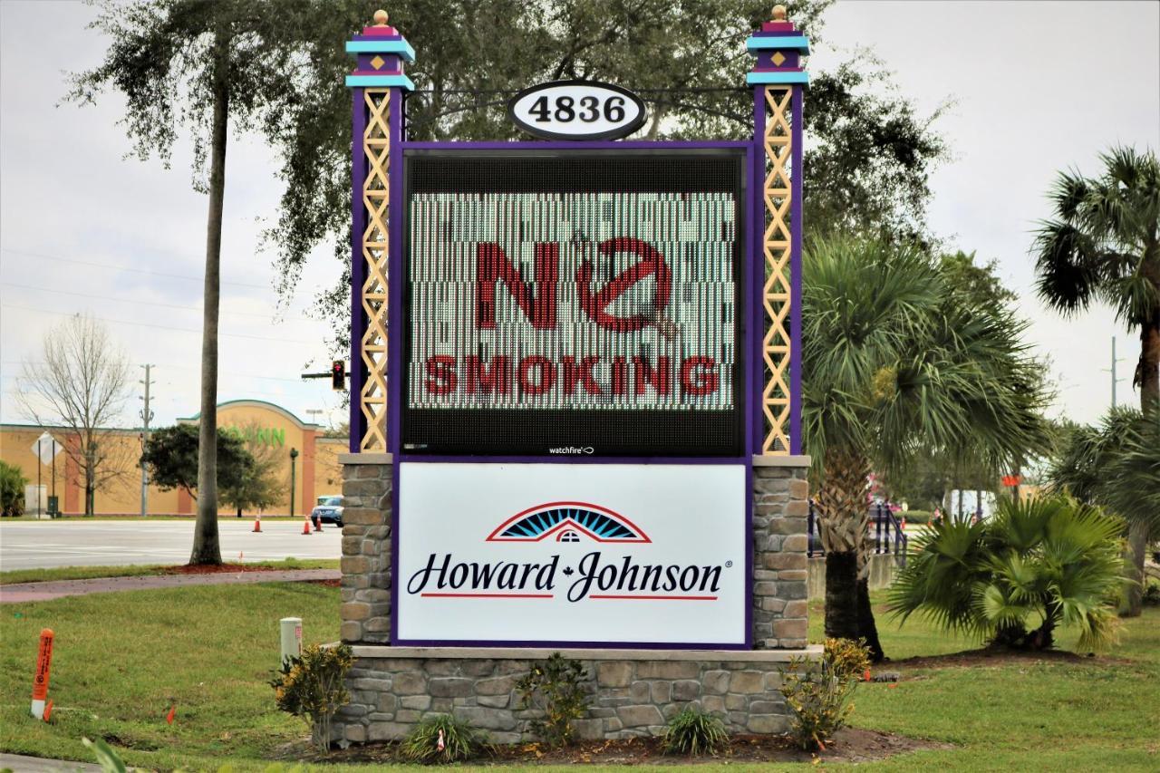 Howard Johnson By Wyndham Lake Front Park