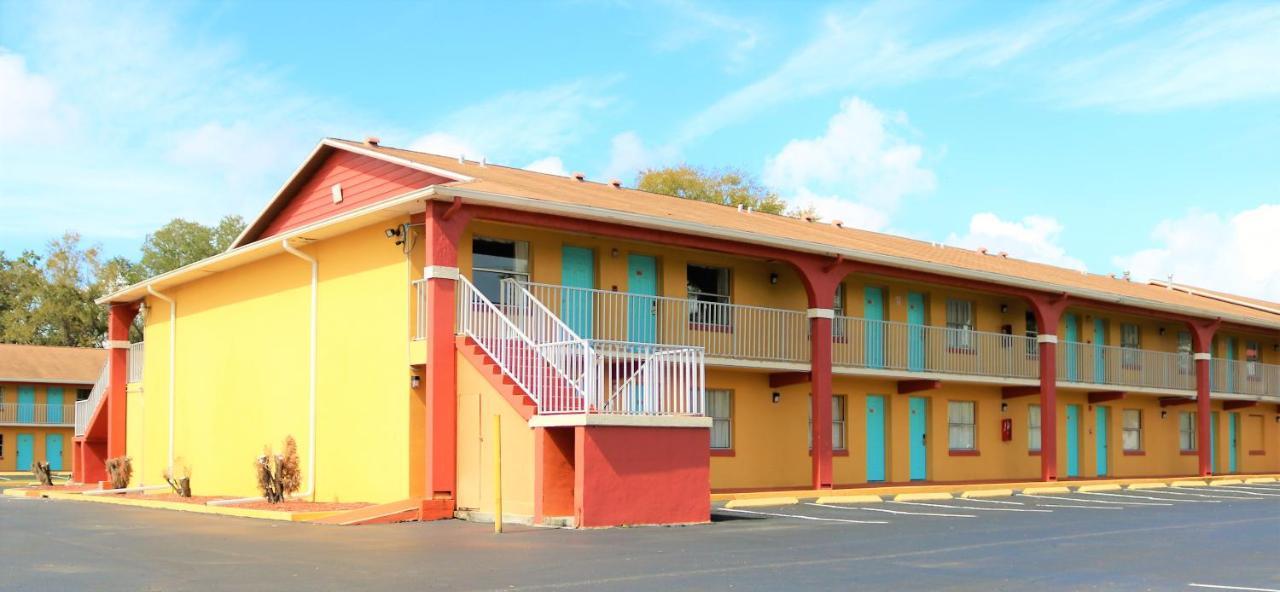Howard Johnson By Wyndham Lake Front Park Kissimmee