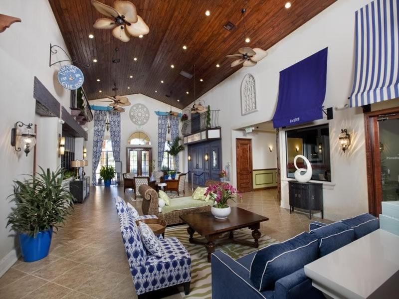 Stunning 4 Bedroom 3 Bathroom Town Sleeps 8
