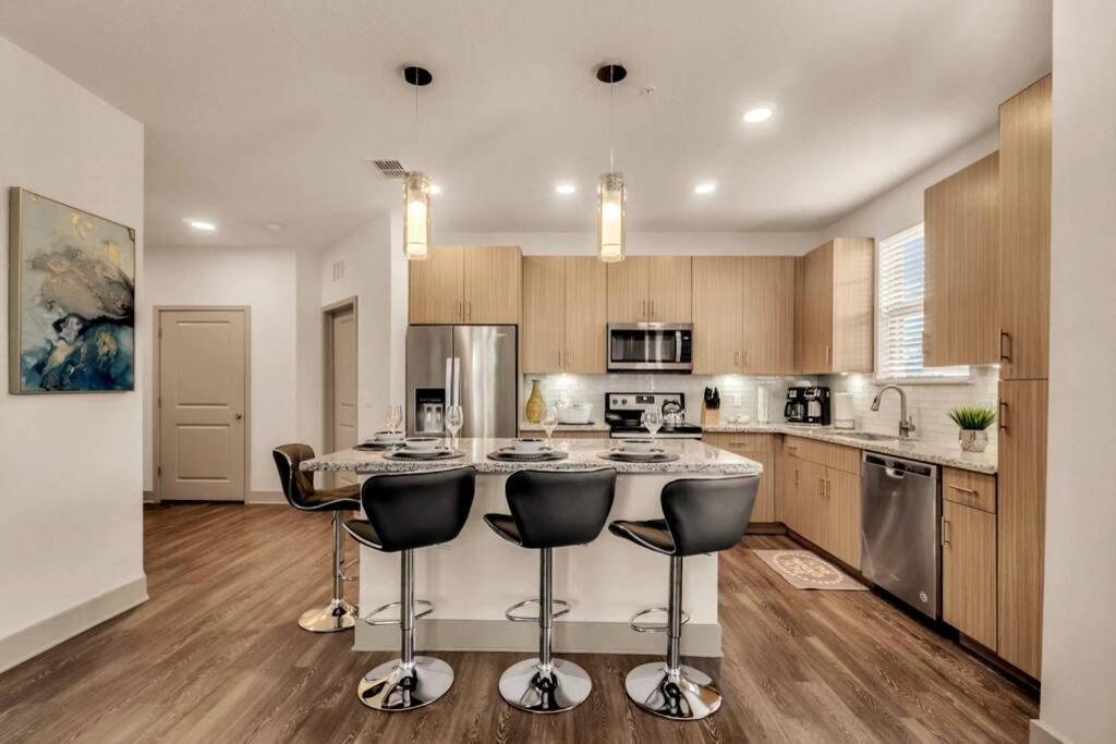 New Family 2br, 15 Minutes From *