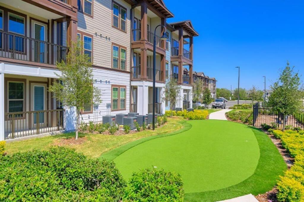 New Family 2br, 15 Minutes From