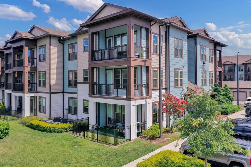 New Family 2br, 15 Minutes From