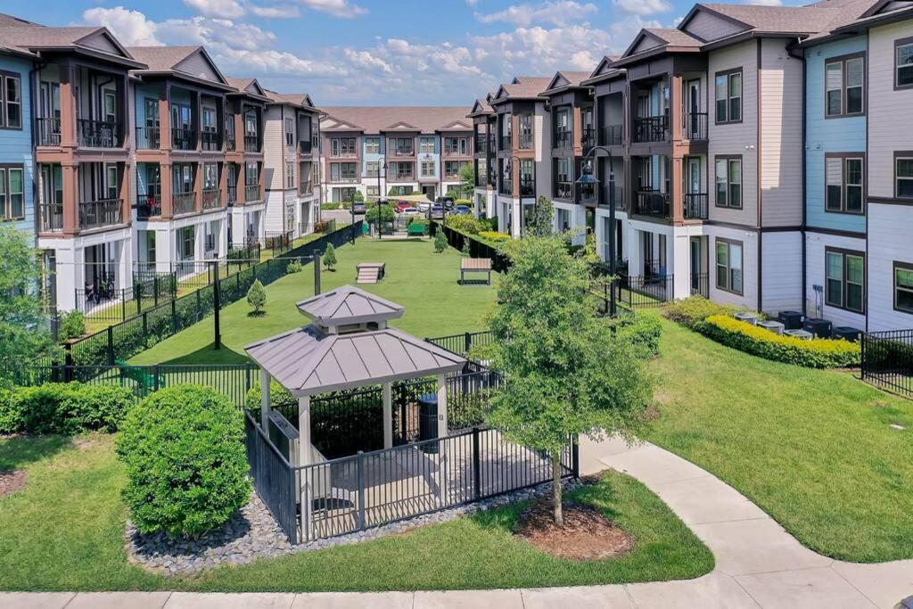 New Family 2br, 15 Minutes From *