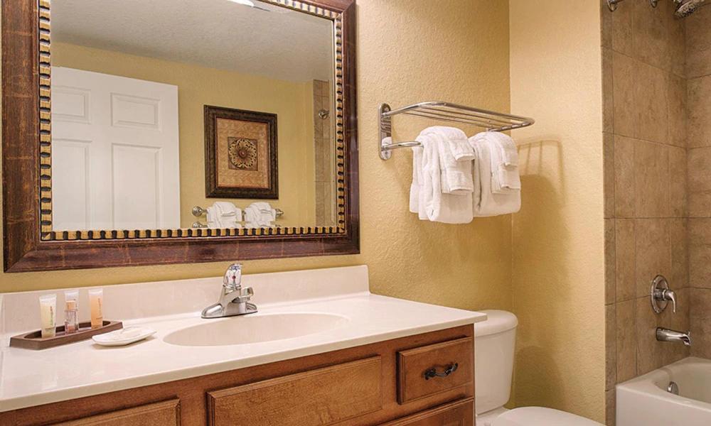 Resort Club Wyndham Bonnet Creek With Shuttles And Near Universal