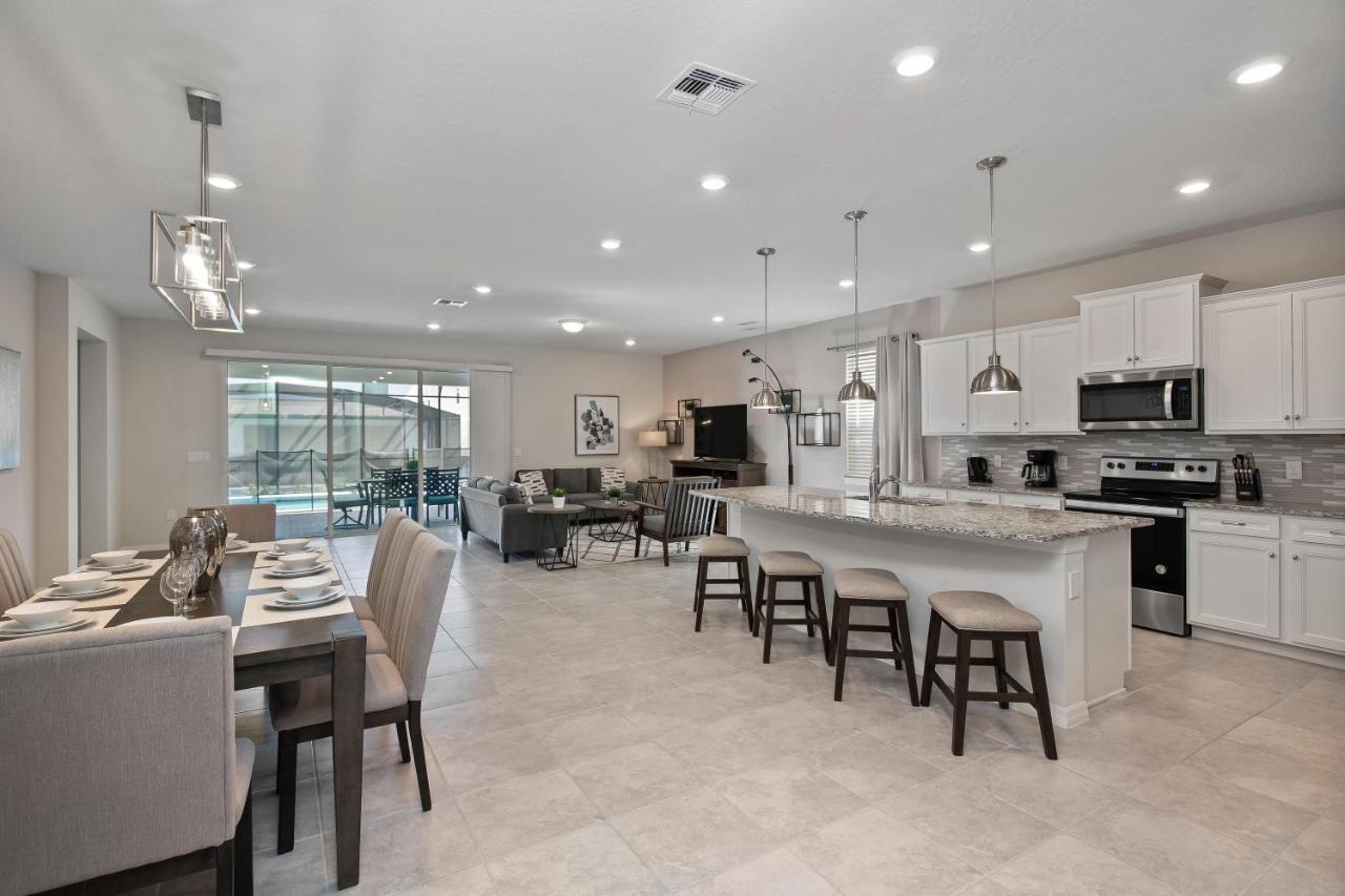 Bsv2011 - Brand New 8 Bedroom 6 Bath Located In Windsor Island Villa *