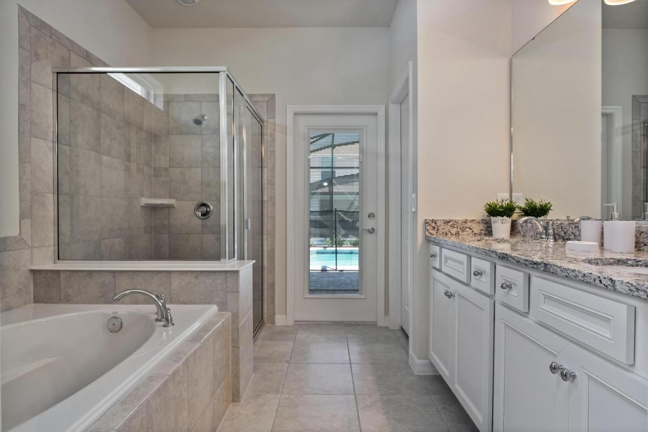 Villa Bsv2011 - Brand New 8 Bedroom 6 Bath Located In Windsor Island Davenport