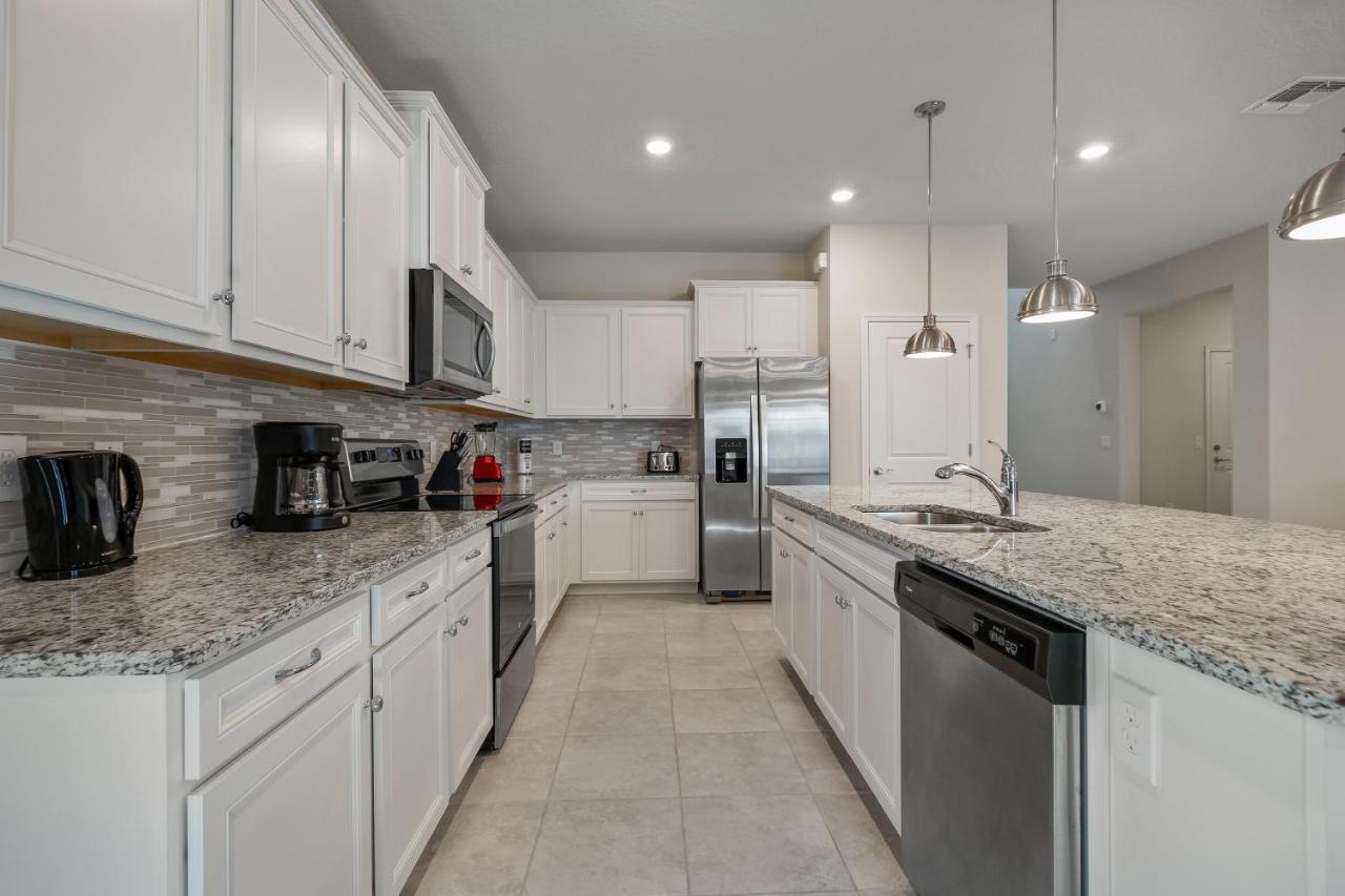 Bsv2011 - Brand New 8 Bedroom 6 Bath Located In Windsor Island