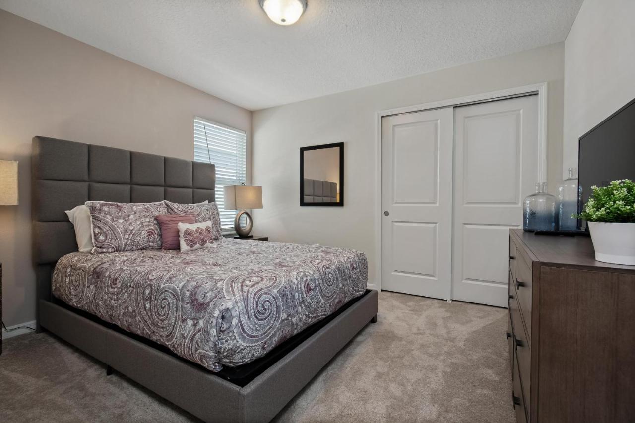 Bsv2011 - Brand New 8 Bedroom 6 Bath Located In Windsor Island Davenport