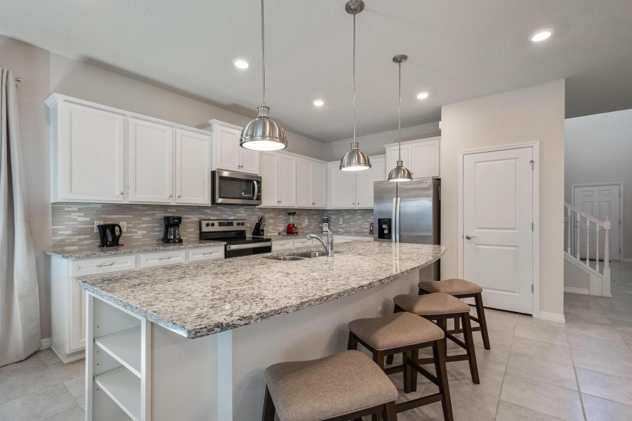 Bsv2011 - Brand New 8 Bedroom 6 Bath Located In Windsor Island * Davenport