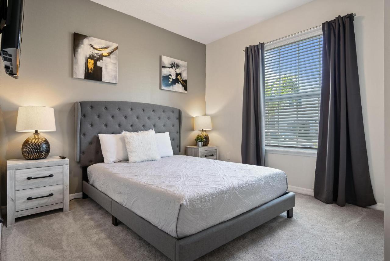 Bsv2011 - Brand New 8 Bedroom 6 Bath Located In Windsor Island Villa
