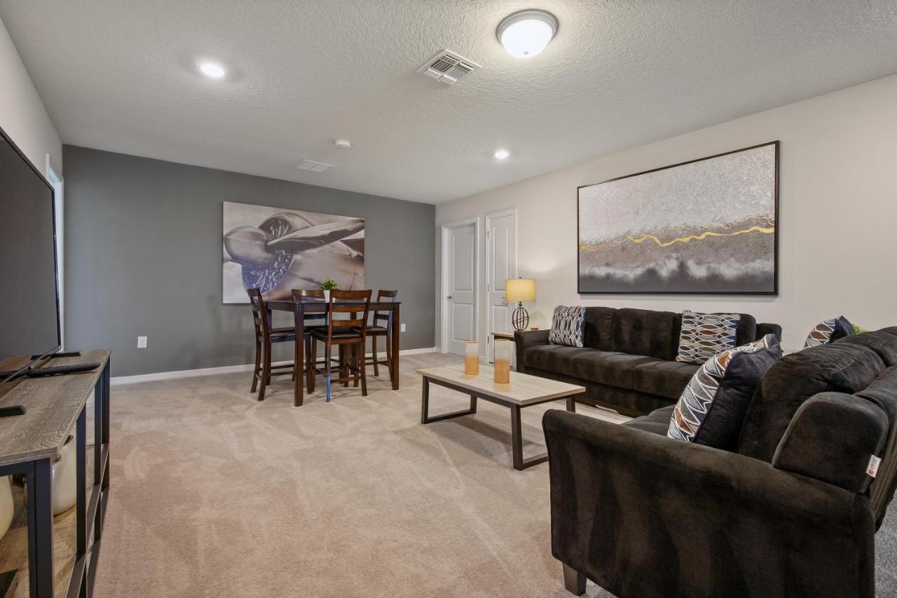 Bsv2011 - Brand New 8 Bedroom 6 Bath Located In Windsor Island