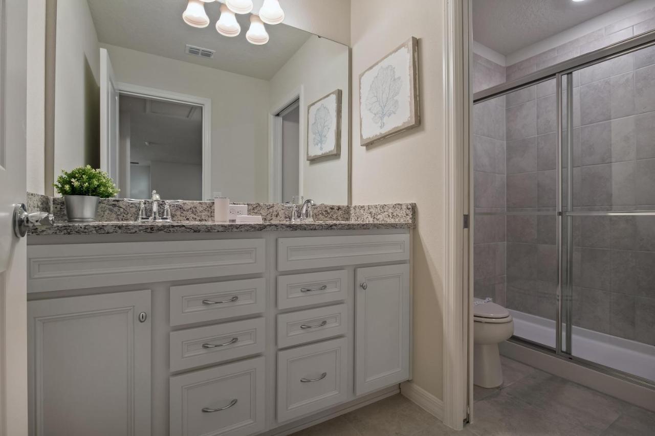 Villa Bsv2011 - Brand New 8 Bedroom 6 Bath Located In Windsor Island Davenport