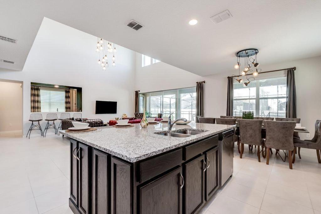 Bsv1529 - Luxury 7 Bedroom 5 Bathroom In The Desirable Solara Holiday home *