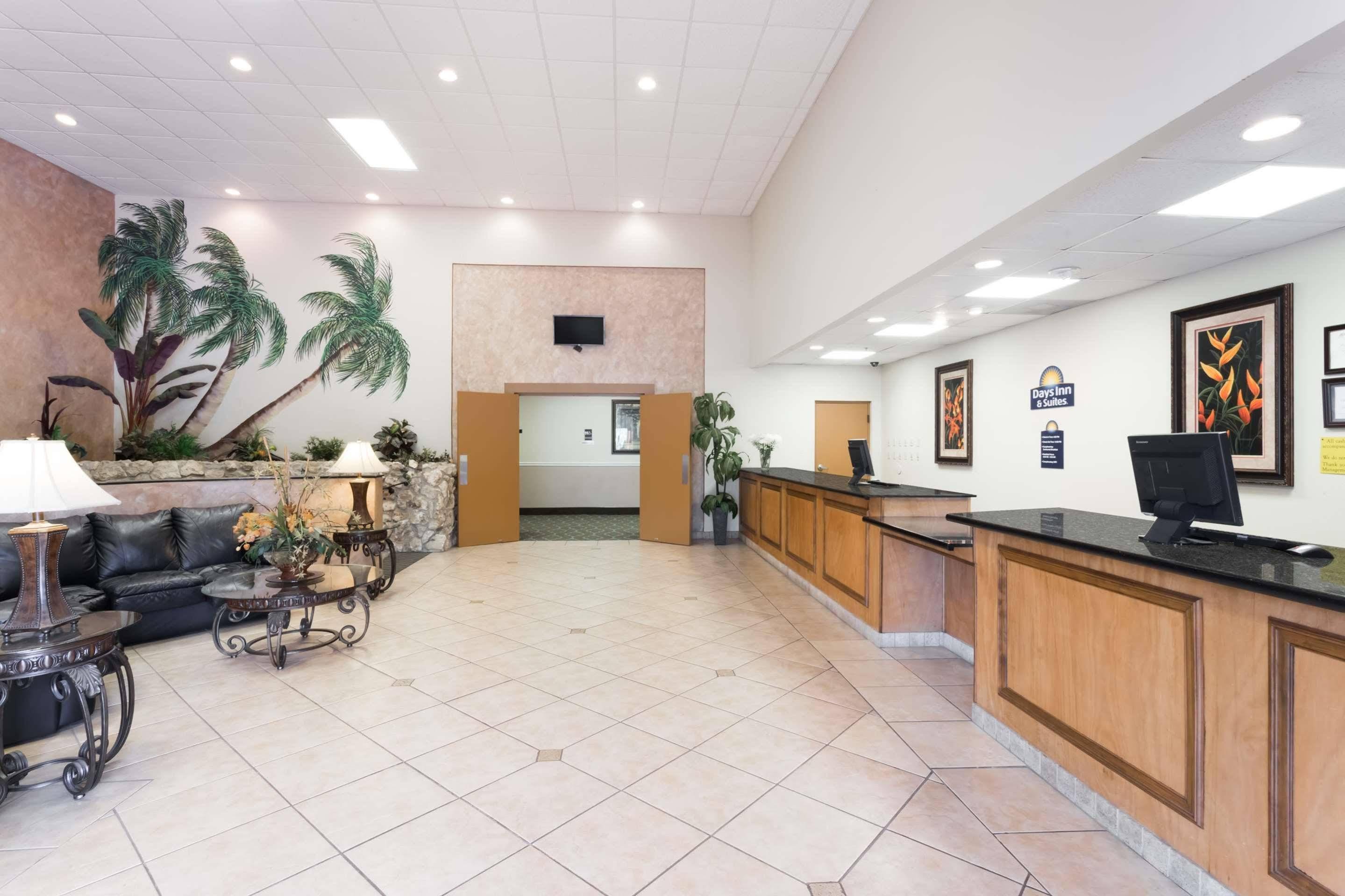 Hotel Days & By Wyndham