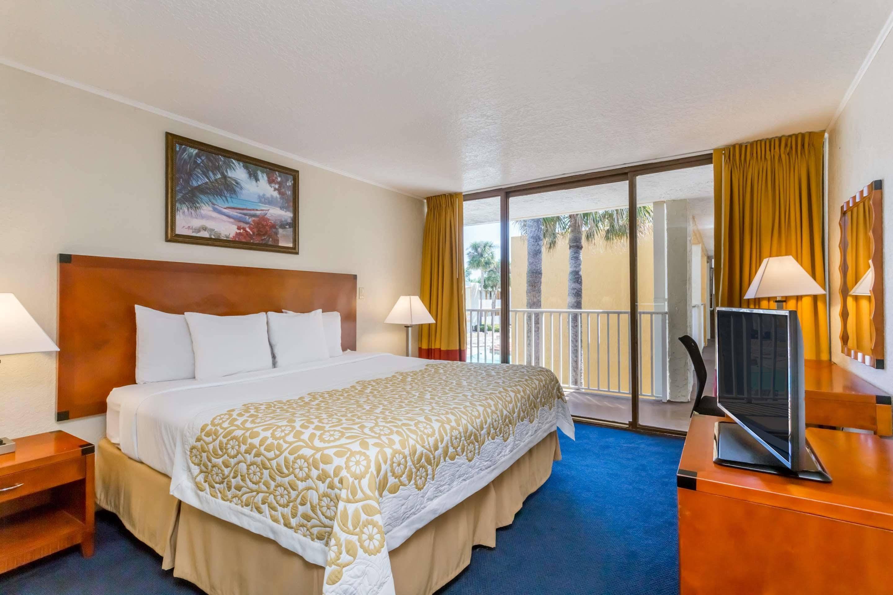 Days & By Wyndham Hotel