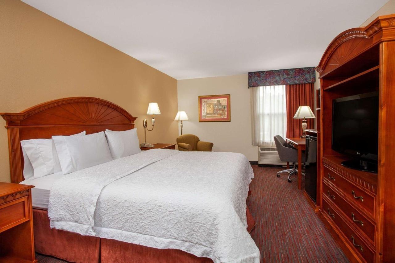 Ramada By Wyndham Florida Mall 3*