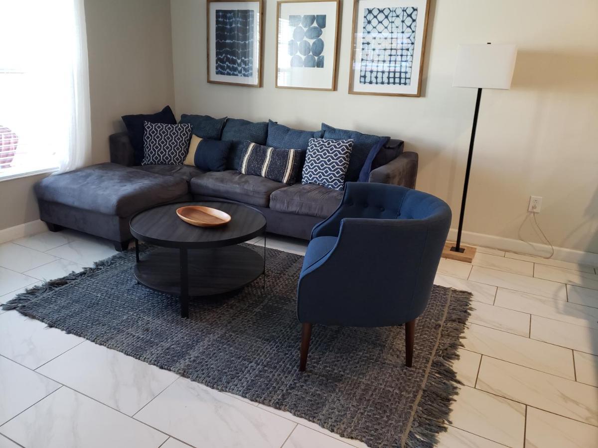 Apartment 4 Bedroom Private Lakefront Town At Storey Near World Parks Kissimmee