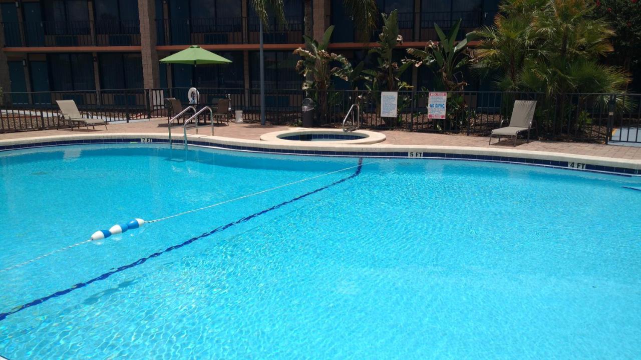 Rodeway Davenport-champions Gate Inn 2*