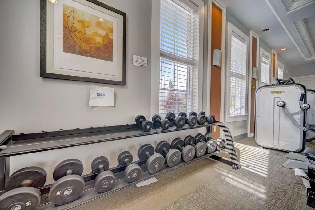 Amazing Vacation Townhome At Solterra - 20min From * Davenport