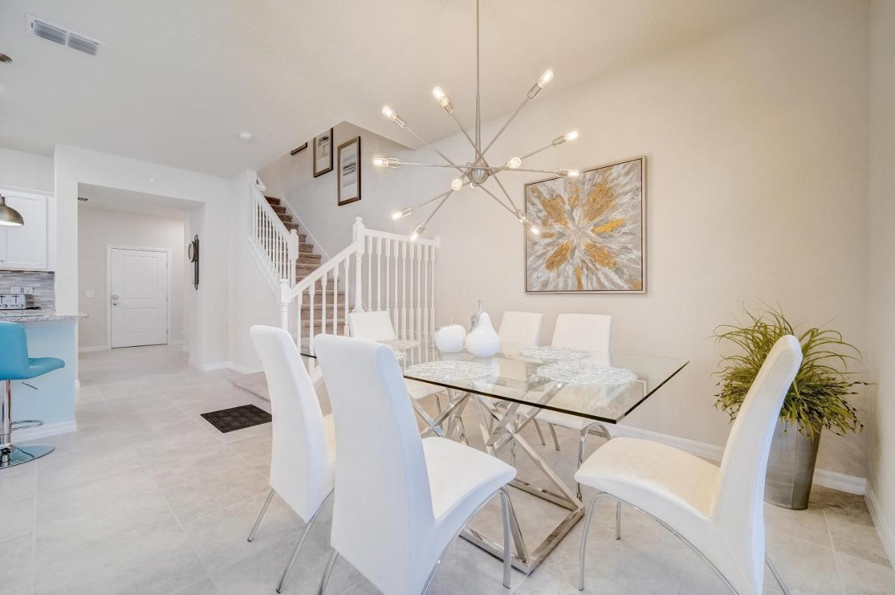 Amazing Vacation Townhome At Solterra - 20min From * Davenport
