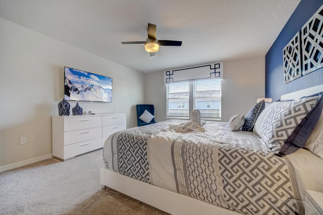 Amazing Vacation Townhome At Solterra - 20min From Holiday home