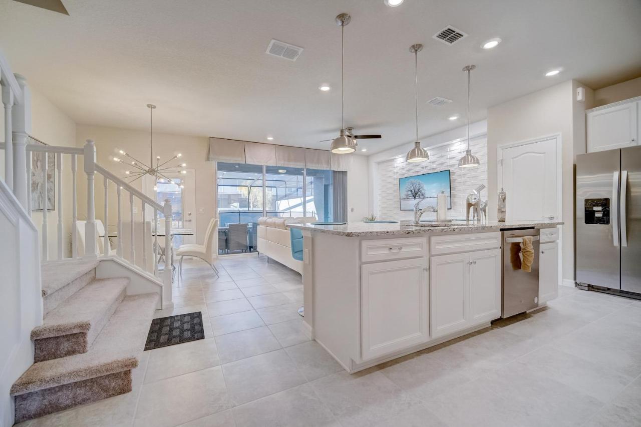 Amazing Vacation Townhome At Solterra - 20min From Holiday home Davenport