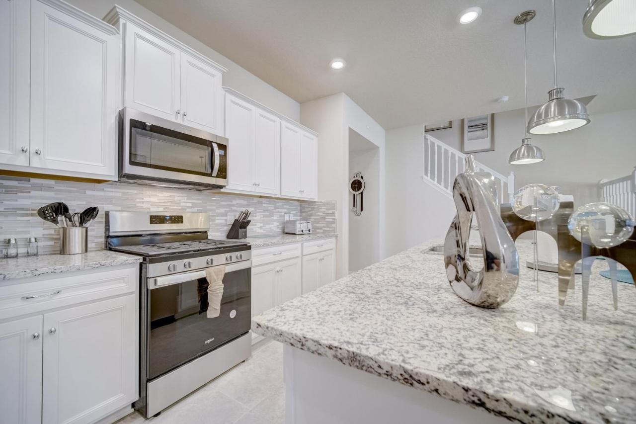 Amazing Vacation Townhome At Solterra - 20min From *