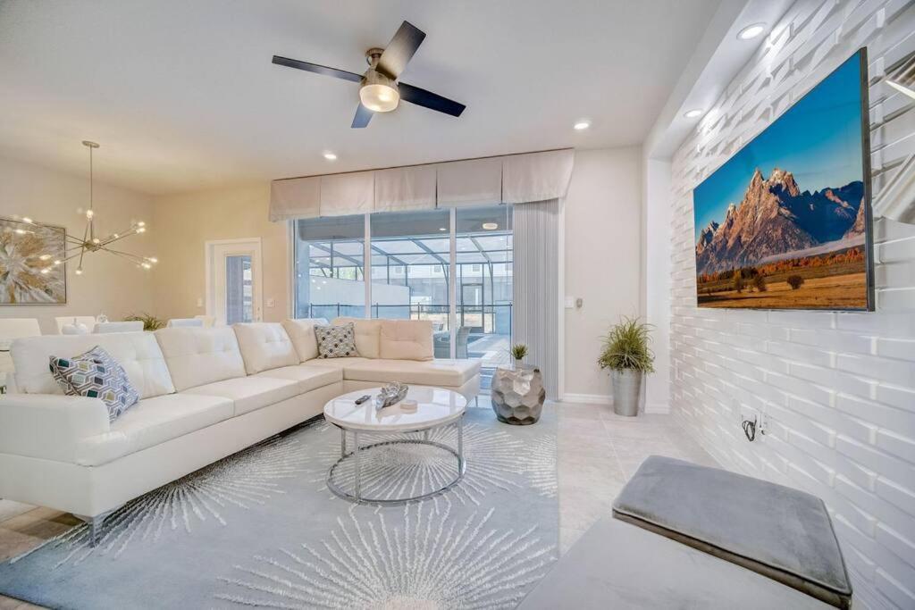 Amazing Vacation Townhome At Solterra - 20min From Holiday home