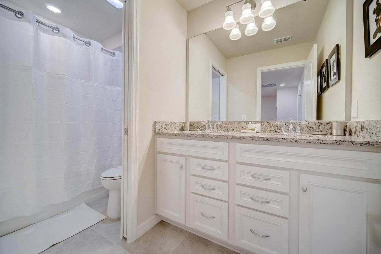Amazing Vacation Townhome At Solterra - 20min From Holiday home Davenport