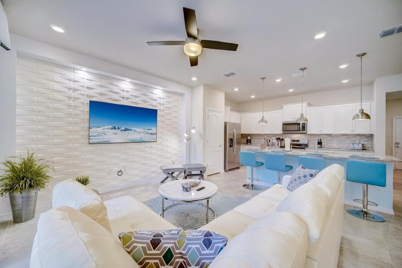 Amazing Vacation Townhome At Solterra - 20min From Holiday home Davenport