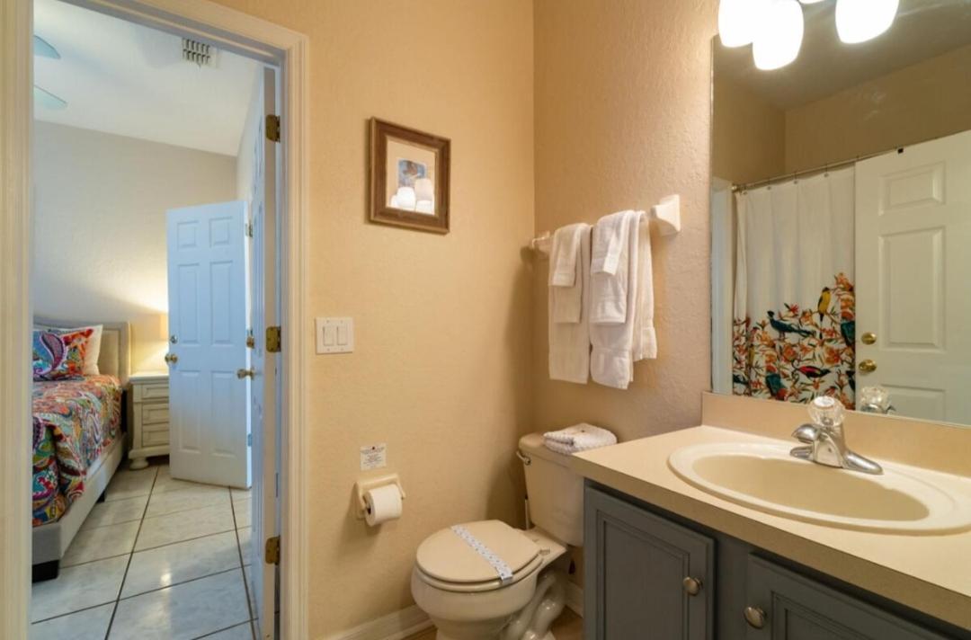 Relaxing Resort, Spacious Pool Near Holiday park Davenport