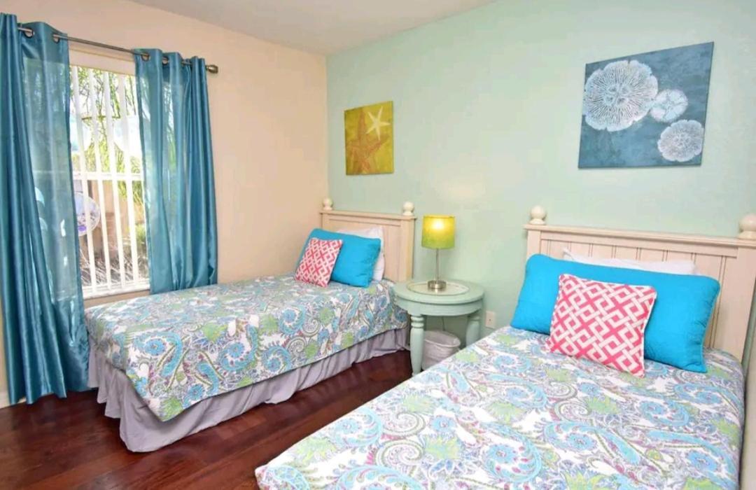 Relaxing Resort, Spacious Pool Near Holiday park *