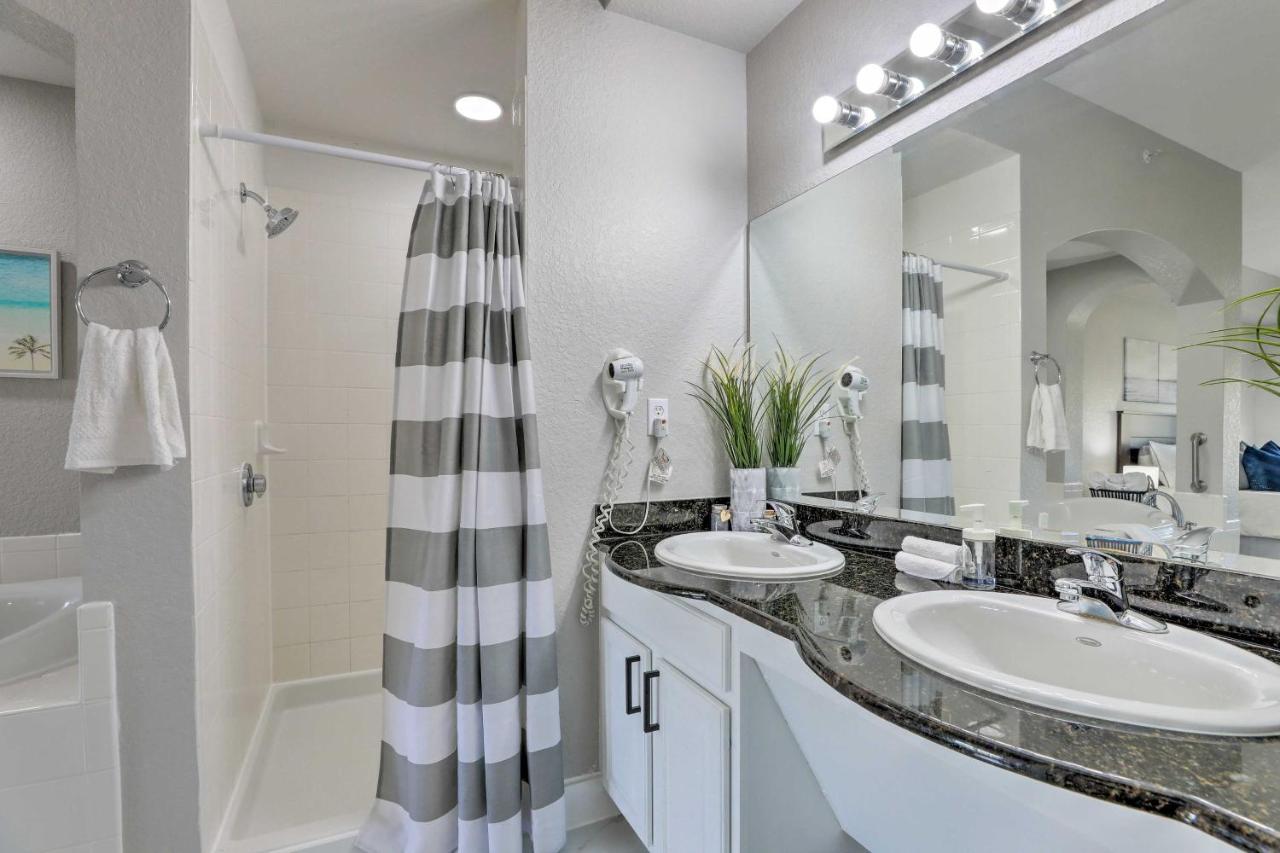 Luxury Escape - 4 Mi To World! Apartment