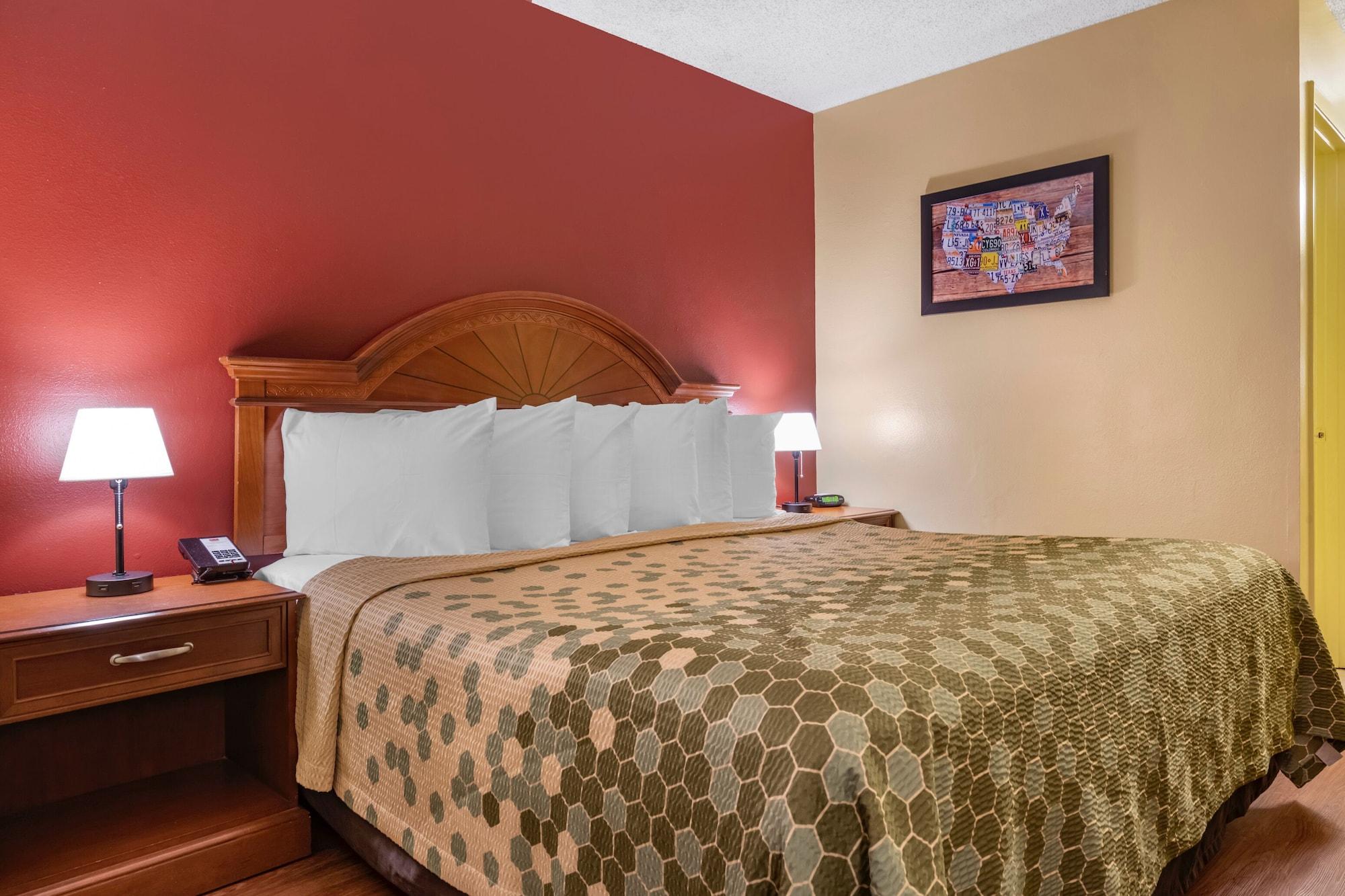 Hotel Econo & Maingate 2*